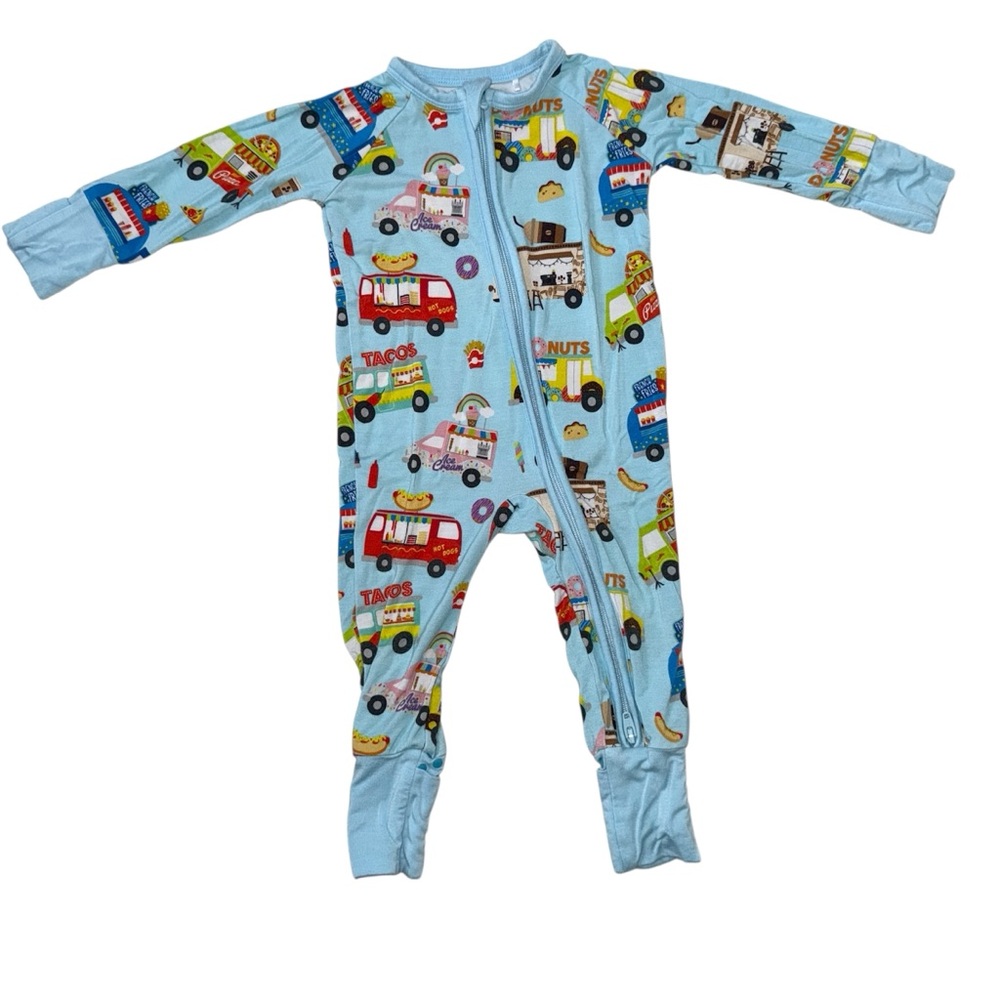 Kiki and Lulu bamboo baby pajamas
Food trucks
Sz 0-3m